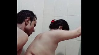 Bercinta di Kamar Mandi dengan Gadis Seksi