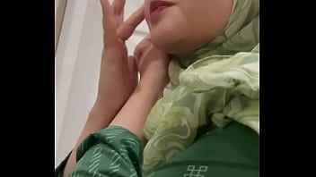 Kecantikan Tersembunyi di Balik Hijab
