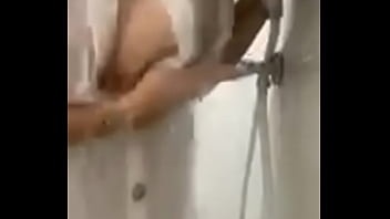 Menari Telanjang Bulat