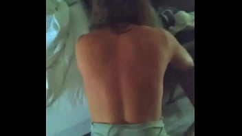 Candi Annie, Milf Matang yang Menggairahkan, Membungkuk untuk Dihardiki dari Belakang di Pagi Hari dan Pantatnya Dihujani Sperma