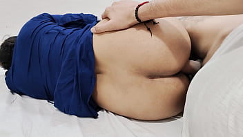 Pacar Desi dan Kekasihnya Bercinta Panas dengan Ngentot Memek Menggairahkan, Pemilik Hindi Vice yang Lucu
