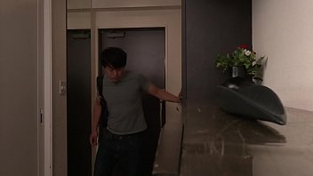 先端まで挿入を許す母との危険な情交 里崎愛佳