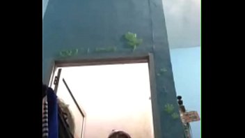 Gadis Indonesia Mandi Telanjang di Depan Webcam