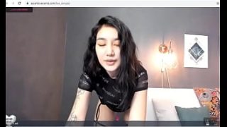 Gadis Jepang mungil menari seksi hanya untukku secara langsung