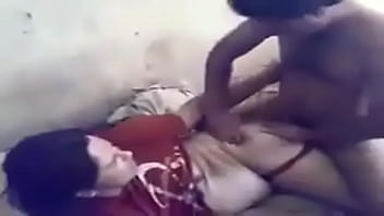 Pasangan Desi bercinta dengan penuh gairah