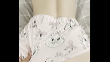 Kakak Tiri Bergoyang di Atas Adik Tirinya Setelah Mandi Basah