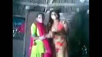 Kesenangan Lesbian Desi yang Menggoda