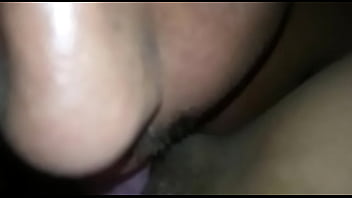 Desi bhabhi yang menggoda dengan tubuh seksi dan nafsu yang membara