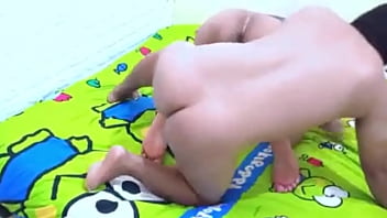 Guru seksi dari Bandung dengan tubuh mulus menggoda