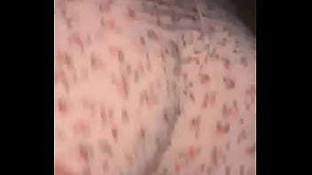 Muslimah nakal berhijab pamer pantat Arab montok – goyang solo, renggangkan dan pantulkan godaan