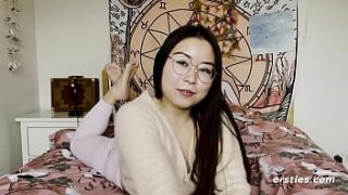 Gadis Tionghoa Imut Bergairah Saat Membuat Video Masturbasi untuk Kami