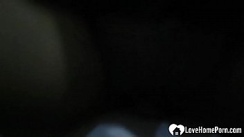 Gadis Asia menggoda memberikan blowjob dengan pandangan mata pria