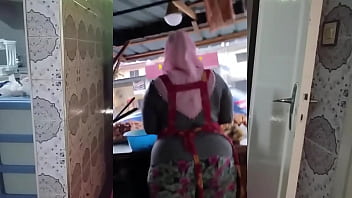 Sosok Ibu Rumah Tangga Muslimah Indonesia yang Montok dan Menggoda