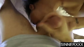 Ibu tiri nakal mengisapmu saat ayah mandi