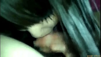 Pelacur Tiongkok mengisap penis berulang empat kali.