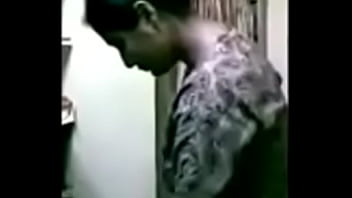 Desi bengali ibu rumah tangga montok dengan payudara besar menggairahkan