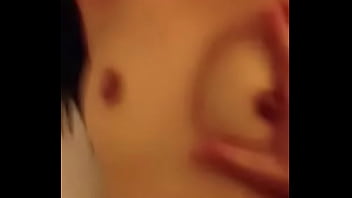Gadis Tionghoa yang menggoda dengan pesona memikat