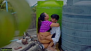 Ngentot Hot di Atap! Jangan Sampai Keluar di Dalam Memek