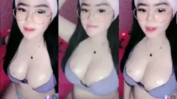 Belahan Dada Montok Sasa yang Menggoda dan Basah