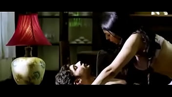 Adegan panas dan menggairahkan di film Bollywood