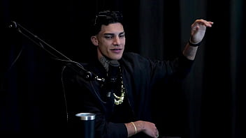 Merekam adegan panas gay, dapat job dari teman ibunya, lalu promosikan karyanya di jalanan – Gabriell Rios (TONTON DI: SHEER/RED)