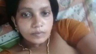 Dada Montok dan Menggoda dari Bibi Mallu yang Menggiurkan
