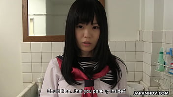 Sayaka Aishiro dari Jepang memberikan sentuhan tangan yang menggairahkan untuk teman-temannya, tanpa sensor.