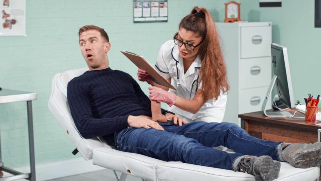 Dokter Spesialis Deep Throat Siap Melayani dengan Penuh Gairah