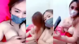 Dua Cewek Cantik Pamer Payudara Montok Dan Menggoda