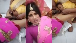 Dua waria saling menembus lubang pantat dalam adegan panas