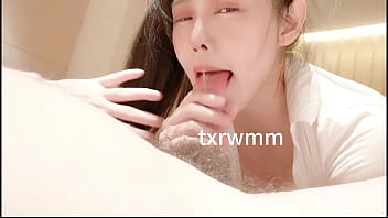 深喉调教服务，高标准约炮体验，掌控女M的极致口活互动