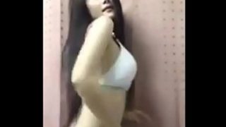 Gadis Asia Menggoda dengan Gerakan Hot di Live Stream Facebook