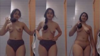 Gadis India telanjang bugil membuka pakaian dan merekam adegan panas