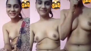 Gadis India telanjang meraup-raup memek di video call
