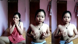 Gadis Muda Usai Mandi Meremas Payudara