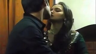 Gadis Mumbai yang menggairahkan menikmati ereksi keras pacarnya