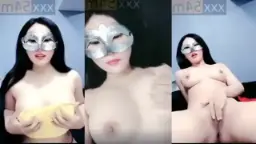 Jena Yasmin Pamer Payudara Montok di Live Show