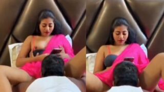 Siya yang genit digelitik lidah gigolo hingga basah kuyup dalam video panas desi