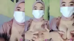Ukhti Menggoda Saat Menyusui Si Kecil Secara Live
