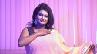 Video bugil Sucharita Fashion menggoda dengan striptease sari