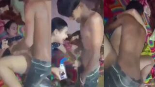 Video Mesum Adik Tiri Desi yang Tersesat dalam Napsu dengan Minyak Kelapa