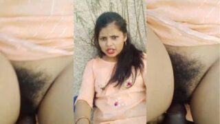 Video panas cowok ngentot memek pacarnya di alam terbuka