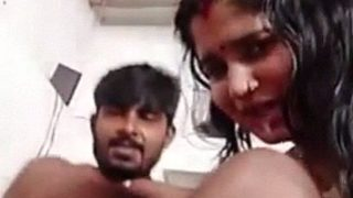 Video Tango panas: Monika bhabhi mengulum penuh sperma