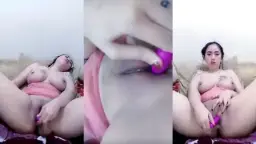 Violet Rabbit Masturbasi dengan Dildo