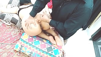 Ibu Tiri Pakistan Membantu Lelaki Keluarkan Sperma dengan Suara Jernih dalam Bahasa Hindi