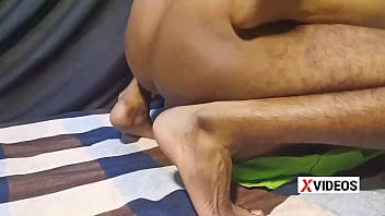 भाभी की गीली चूत को सहलाकर उत्तेजित किया और जमकर जोरदार चुदाई की