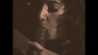 Ibu Tiri Tua yang Menggoda
