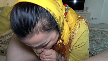 Anak Tiri yang Bergairah Menggila di Pantat Besar Ibu Tiri Arab Berhijab