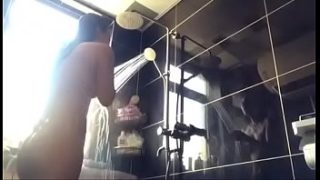 Gadis Salju Panas di Chat Malam
