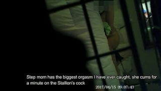 Waktu Sendiri Ibu Tiri yang Menggoda
